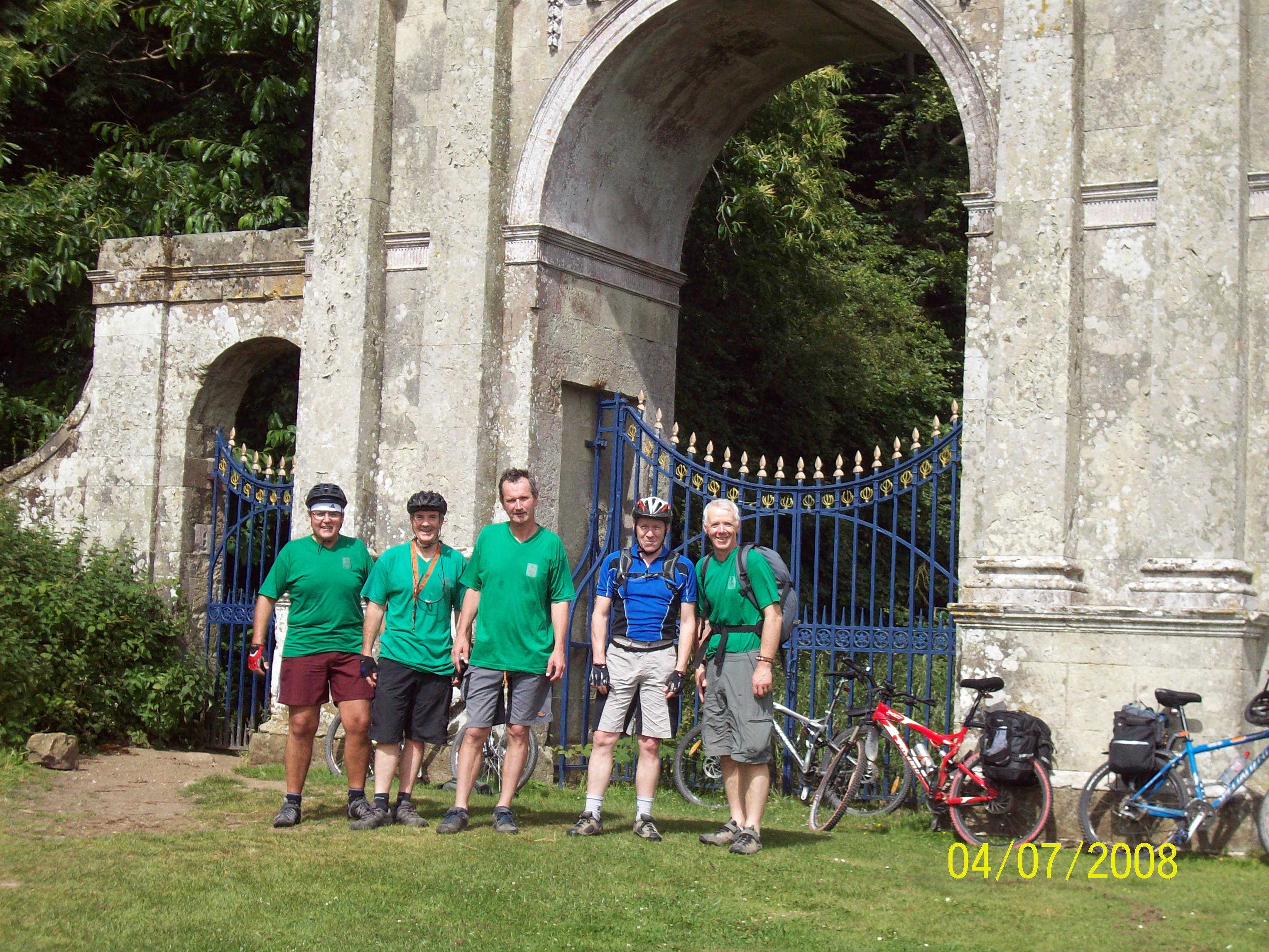 IOW ride traditional arch photo